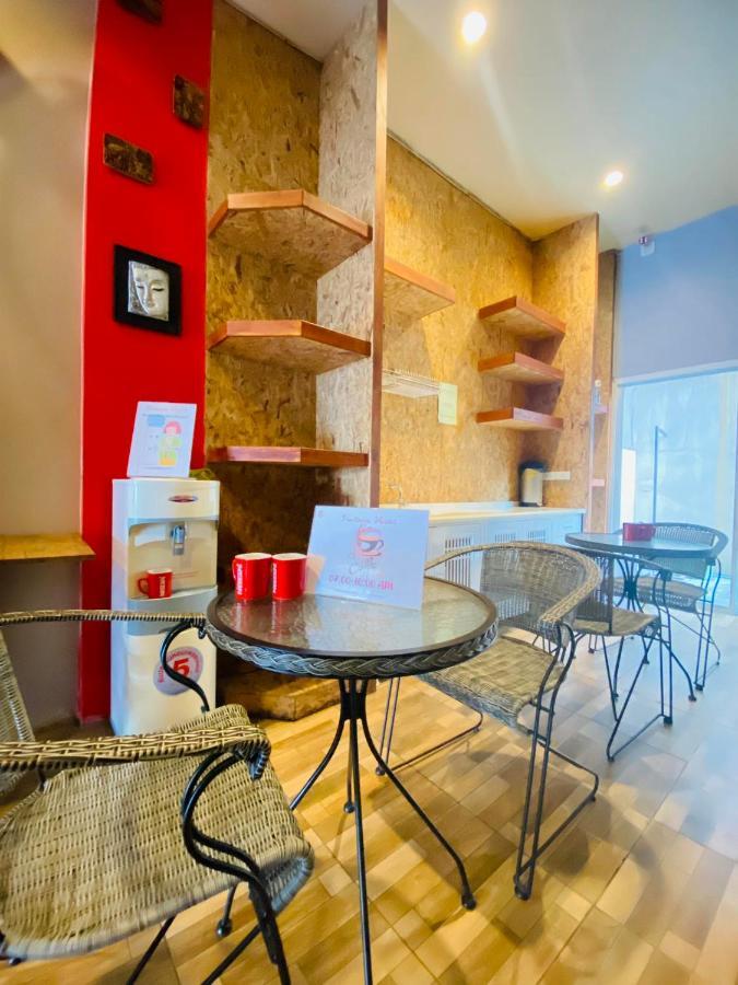 Frutta Hostel Patong Kültér fotó